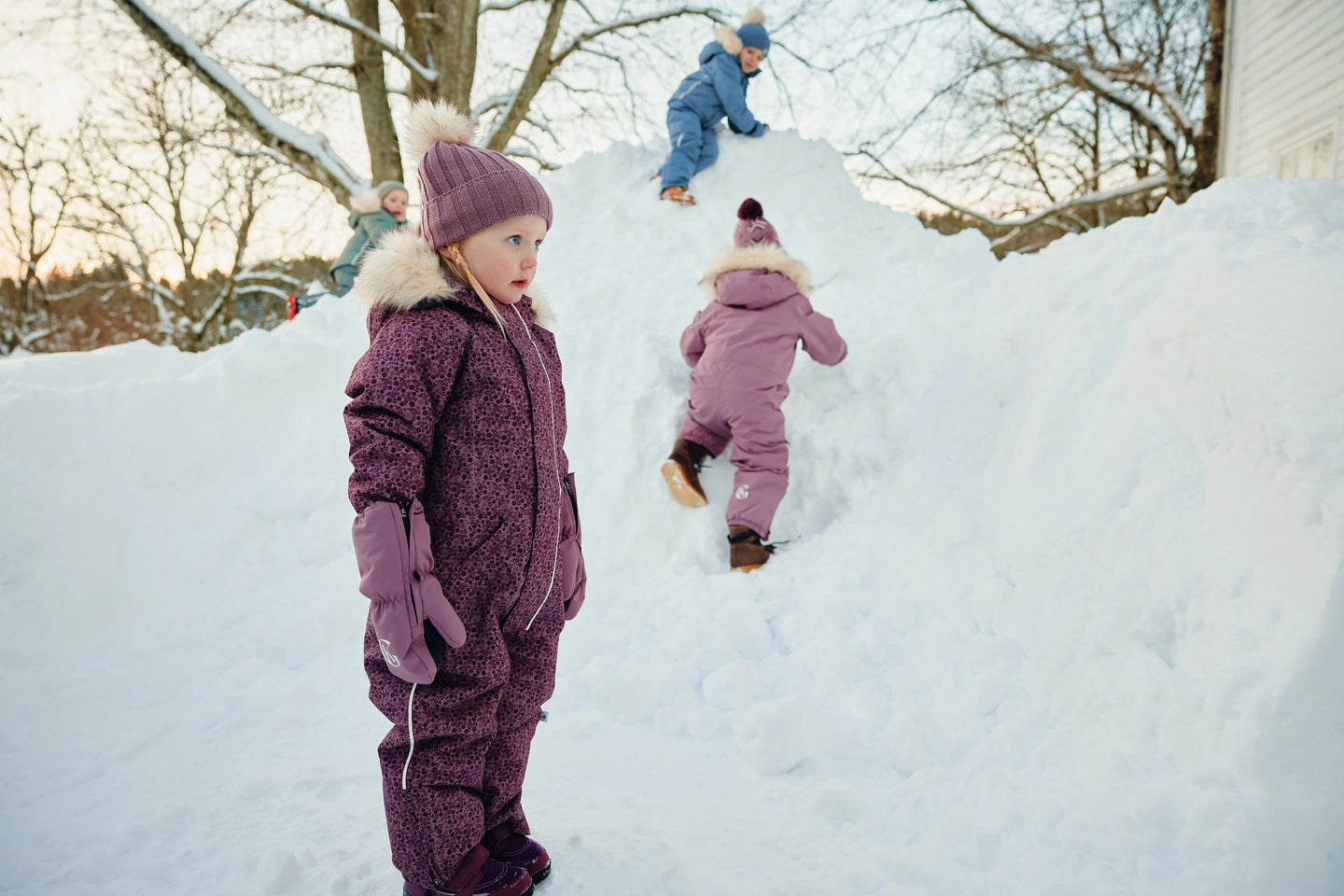 Ullarhúfa með dúski - Berry Purple