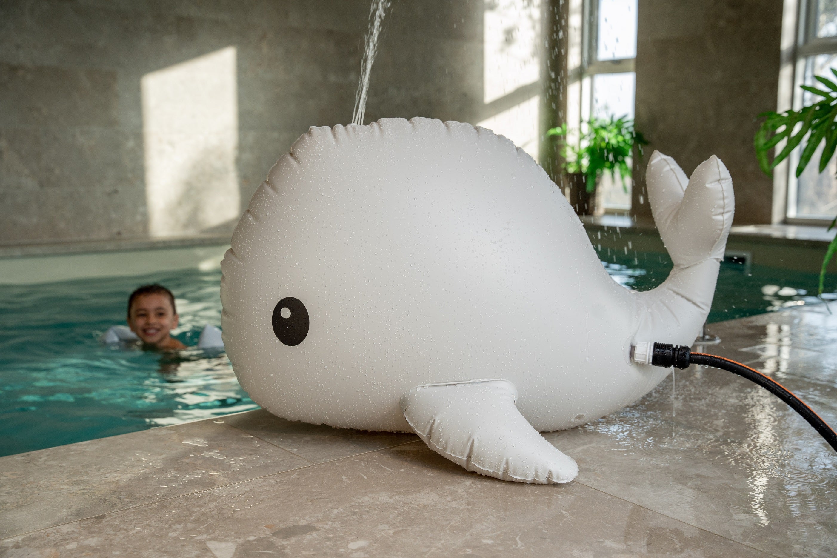 Úðari sundleikfang - Christian the Whale